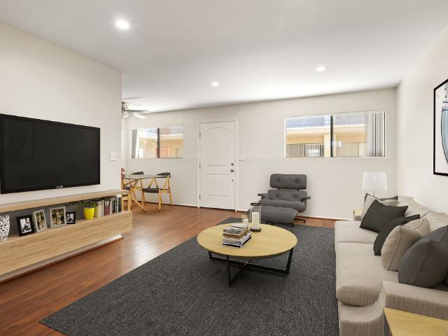 1 BR, 1 BA Apartment 8220 Topanga Canyon Boulevard Unit 207, Canoga Park, CA 91304