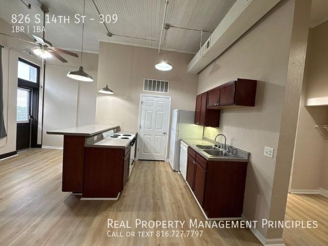1 BR, 1 BA Apartment 826 S 14th St, St. Joseph, MO 64501
