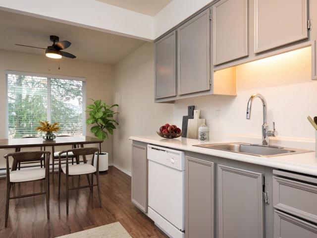 1 BR, 1 BA Apartment 9900 SE Lawnfield Rd Unit 101E, Clackamas, OR 97015