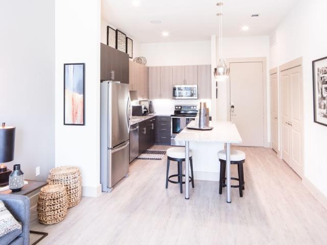 1 BR, 1 BA Apartment 901 N Zang Blvd Unit 213, Dallas, TX 75208