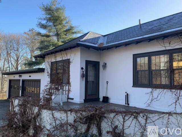 1 BR, 1 BA Apartment 901 State St, Unit 1, Bangor, ME 04401