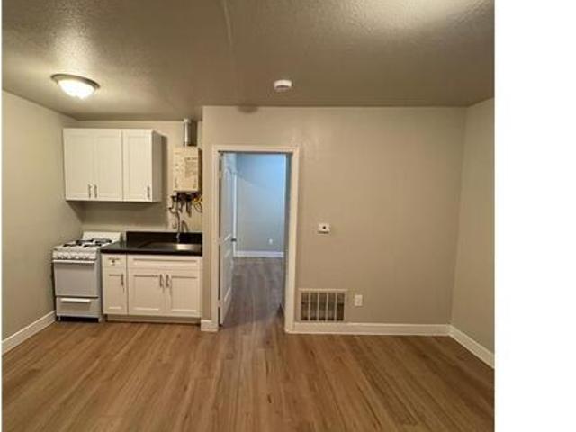 1 BR, 1 BA Apartment 928 W 83rd St, Unit 4, Los Angeles, CA 90044