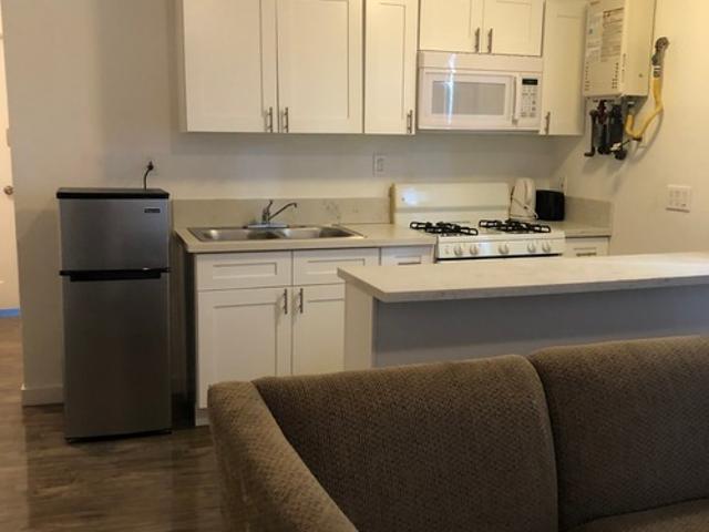 1 BR, 1 BA Apartment 928 W 83rd St, Unit 4, Los Angeles, CA 90044