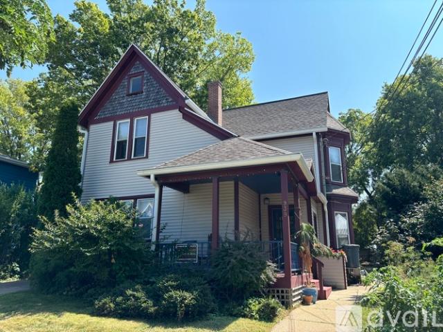 1 BR, 1 BA Apartment 939 Jenifer St, Unit 4, Madison, WI 53703