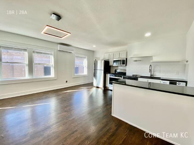 1 BR, 2 BA Apartment 110 E 40th Street, Kansas City, MO 64111