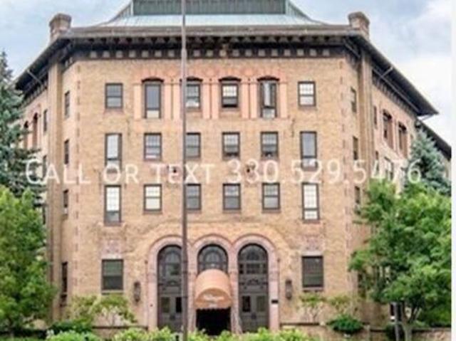 1 BR, 2 BA Apartment 2450 Derbyshire Rd, Unit 201, Cleveland Heights, OH 44106