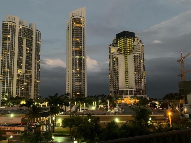 1 BR, 2 BA Apartment 250 181 Drive, Sunny Isles Beach, FL 33160