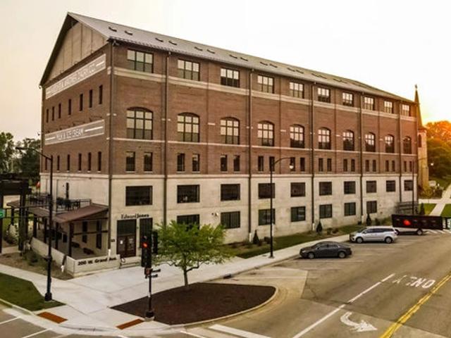1 BR, 2 BA Apartment 200 West Grand Avenue Unit 678, Beloit, WI 53511