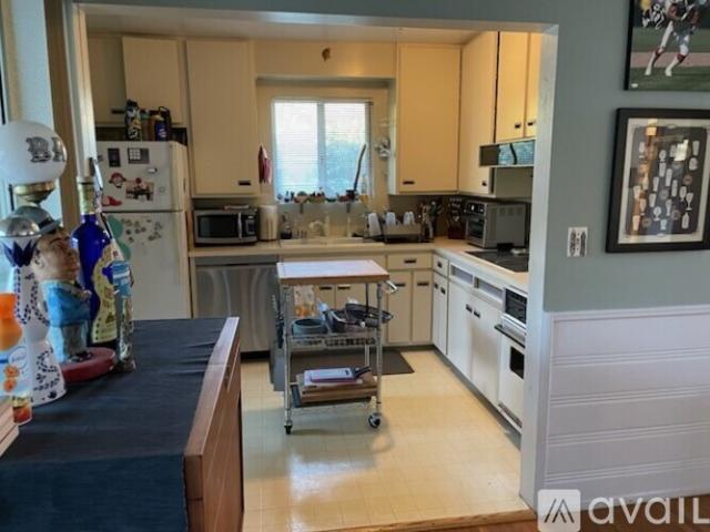 1 BR, 2 BA Apartment 3270 Rosewood Ave, Los Angeles, CA 90066