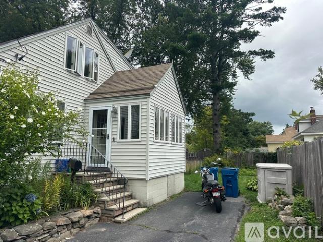 1 BR, 2 BA Apartment 65 Riggs Street, Portland, ME 04102