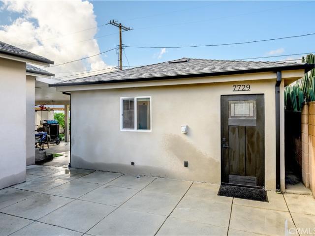 1 BR, 2 BA Apartment 7729 Gentry Avenue, North Hollywood, CA 91605