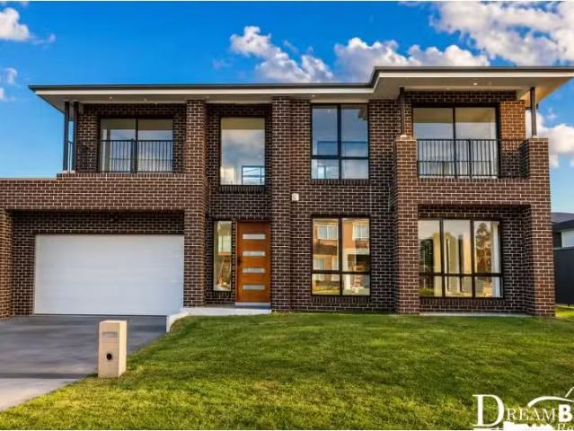 1 Cabalima Street, Box Hill House for rent Listed by Garima B.