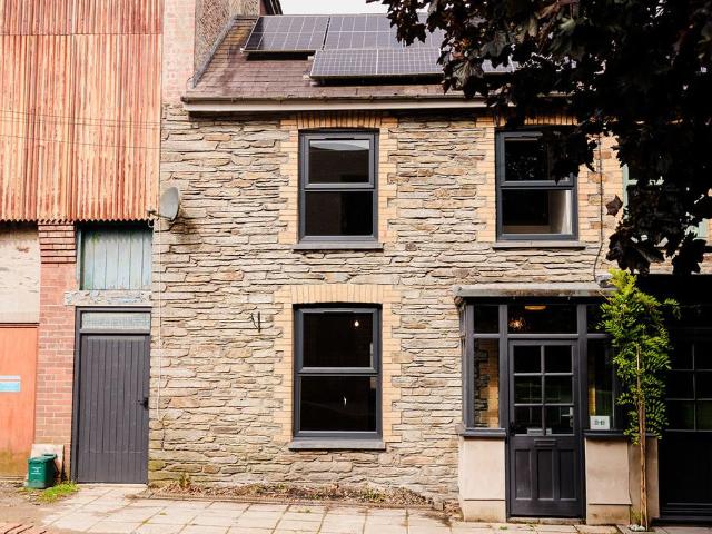 1 Castle Terrace, Newcastle Emlyn SA38, 3 bed cottage to rent, £850 pcm | PrimeLocation