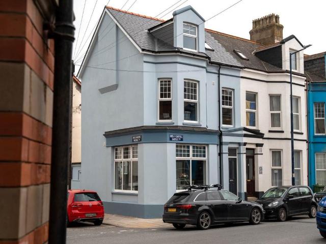 1 Castle Terrace, Aberystwyth. 1 bed ground floor flat to rent £800 pcm £185 pw