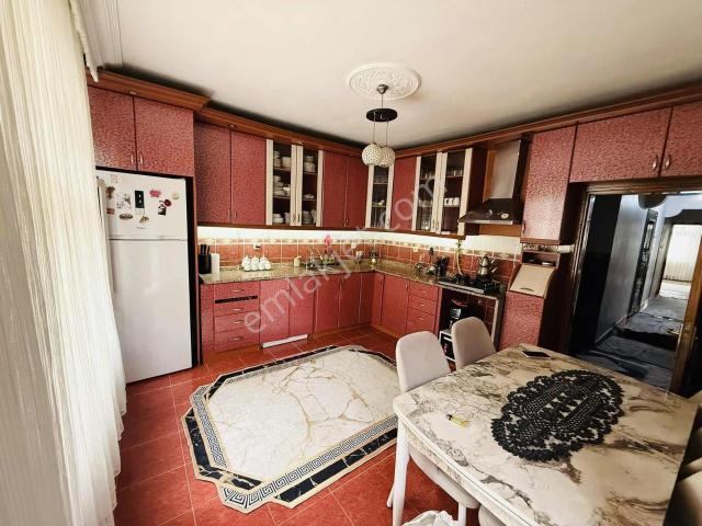 1.cebeci Cad. Komşu 4+1 150m2 3 Kat 20m2 Hisseli Geniş Daire