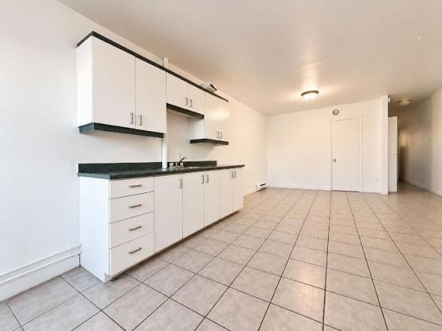 1 CH 1 SDB Montréal $1,025 /mo
