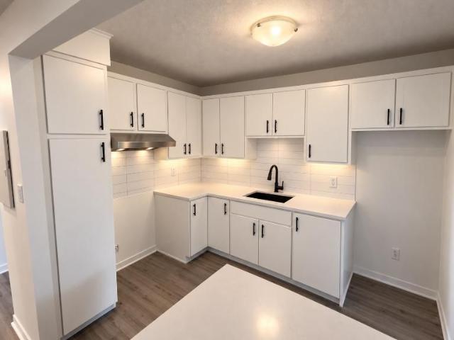 1 CH 1 SDB Québec $1,049 /mo