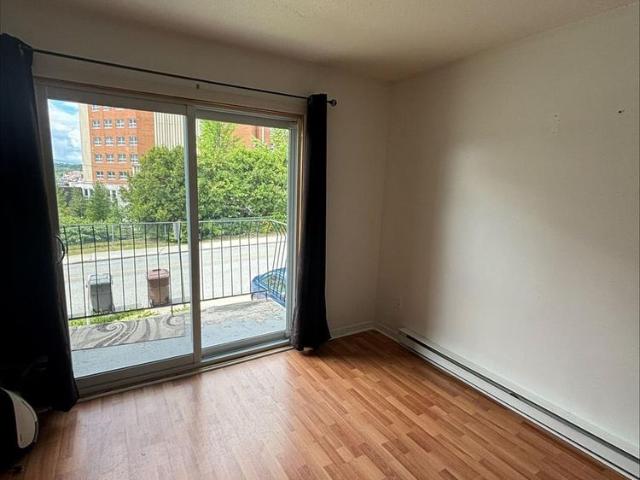 1 CH 1 SDB Sherbrooke $980 /mo