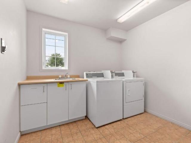 1 CH 1 SDB Trois Rivières $700 /mo