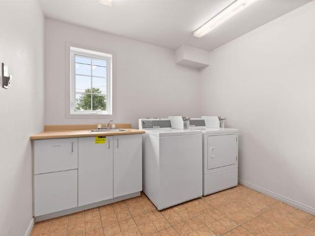 1 CH 1 SDB Trois Rivières $700 /mo