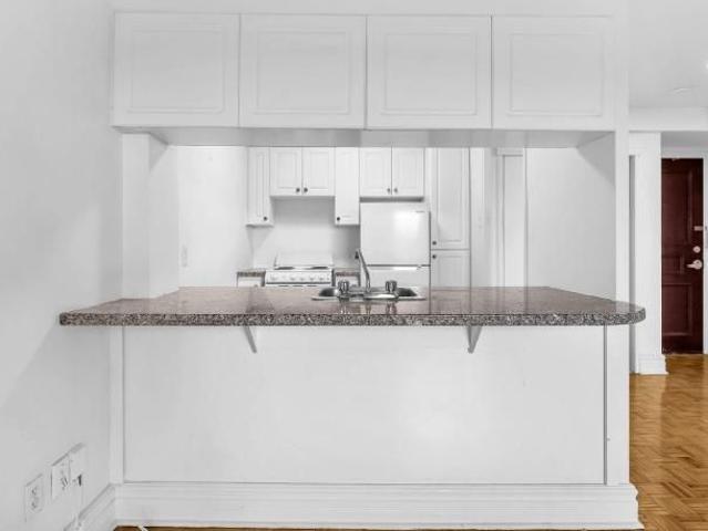 1 CH 1 SDB Westmount $1,550 /mo