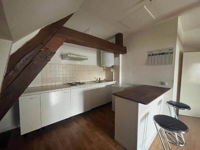 1 CHAMBRE 48M2 VILLE HAUTE PROCHE HOTEL DE VILLE ET COMMERCES