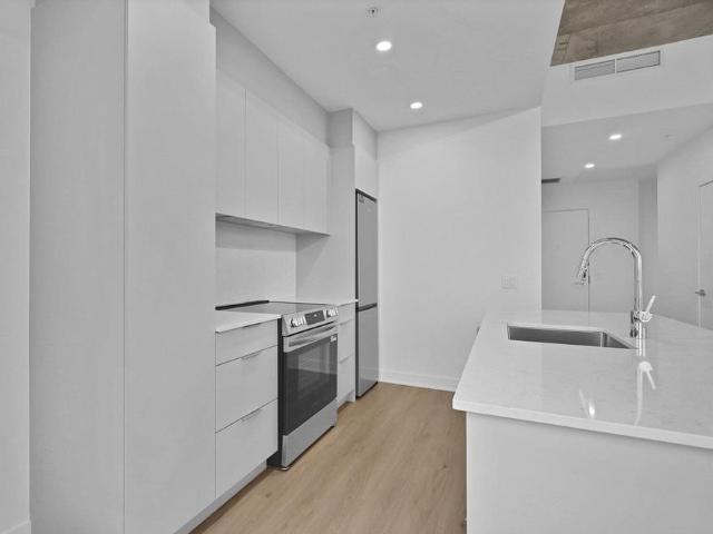 1 chambre 5070 Rue Paré, Montréal