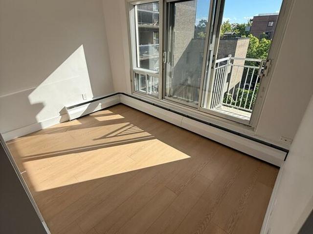1 Chambre + Den Downtown Montreal
