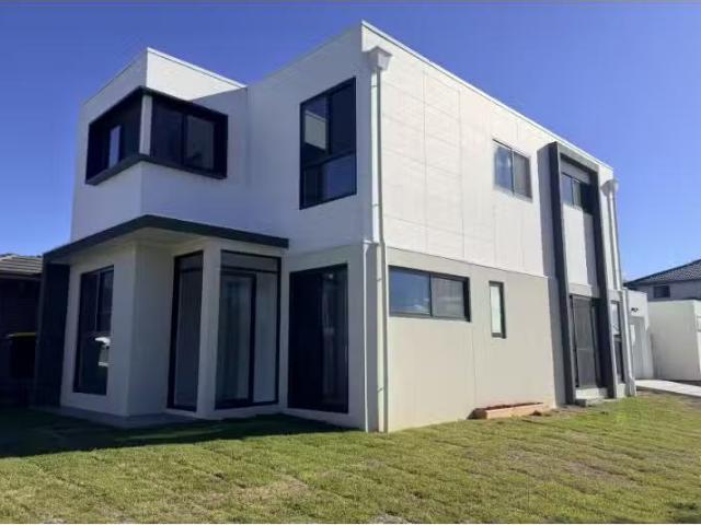 1 Circinus Street, Austral House for rent Listed by Natasha S.