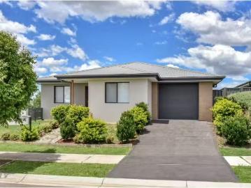1 Corymbia Circuit, Heddon Greta House for rent Listed by Cou.