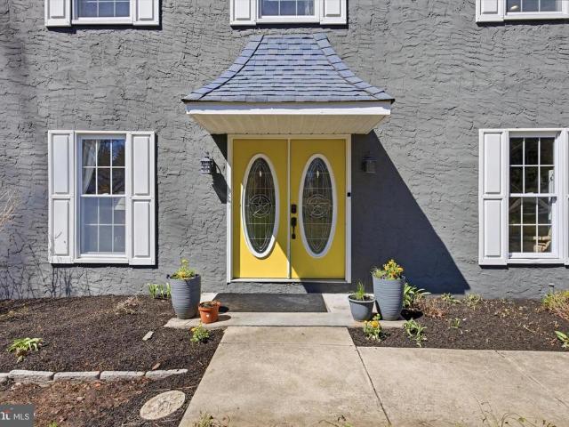 1 Country Village Way