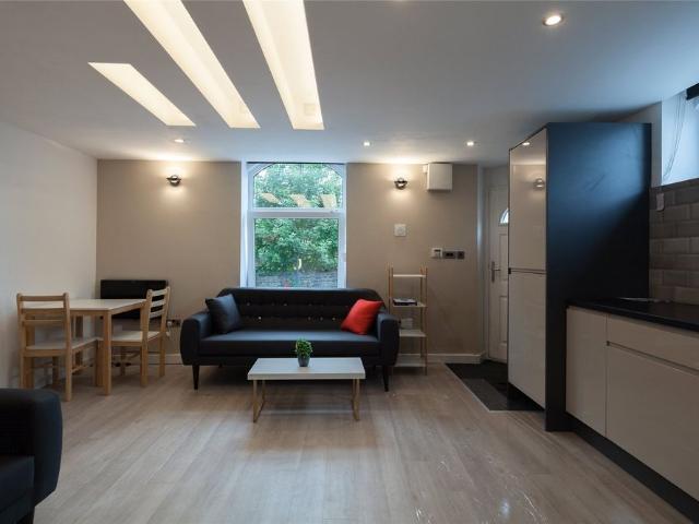 1 Damside, Huddersfield, HD4
