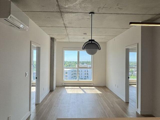 1 + Den 200 Avenue Dorval, Dorval