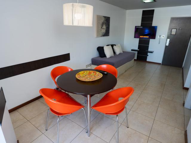 1 DORMITORIO AMOBLADO PILETA / POSIBILIDAD DE COCHERA