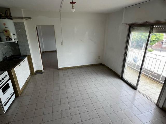 1 DORMITORIO + BALCON