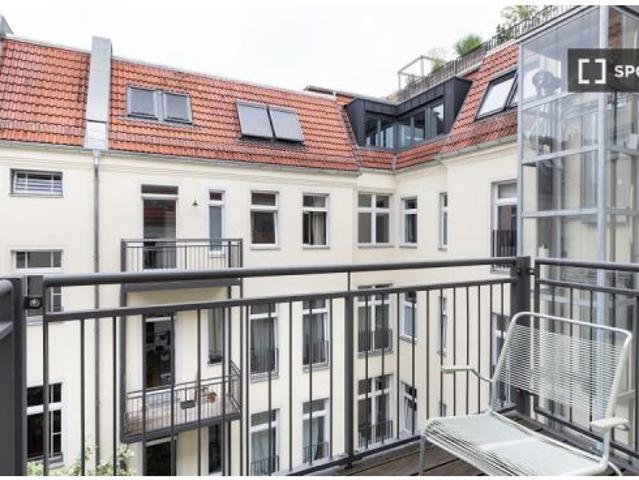 1 dormitorio, balcón, 42 m2, lavadora, horno, Internet, cerca del Volkspark Friedrichshain y situado