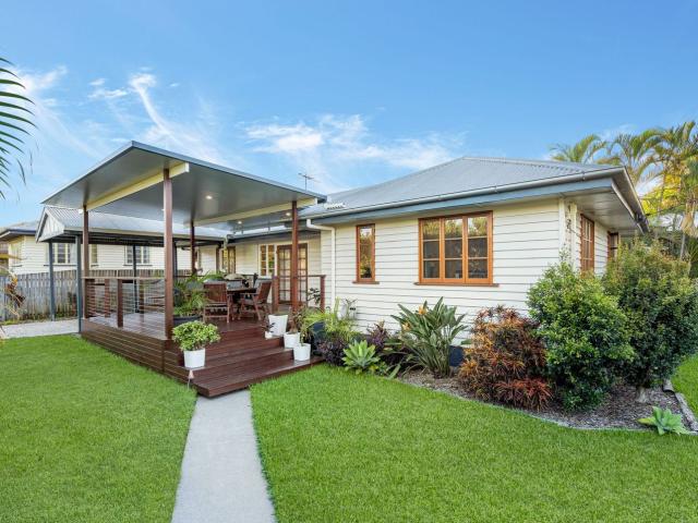 1 Dorothea Street, CANNON HILL, QLD 4170