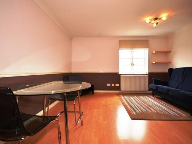 1 Double Bedroom Flat E1