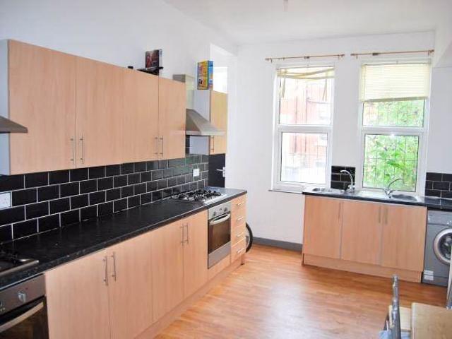 1 Double room available Estcourt Avenue,Headingley,Leeds LS6 3ES