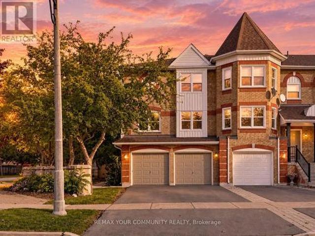 1 Edenbridge Drive, Vaughan, ON, L4J 8C3 townhouse for sale | Listing ID N13826 | Royal LePage