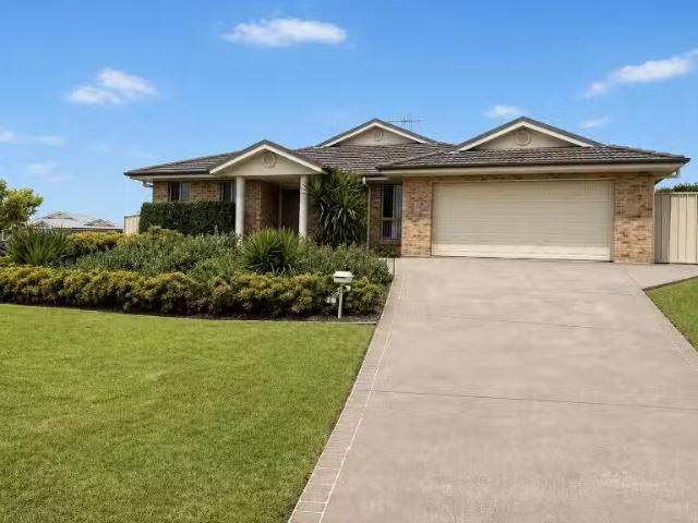 1 Edna Cl, Singleton House for rent Listed by Jess Paget of L.