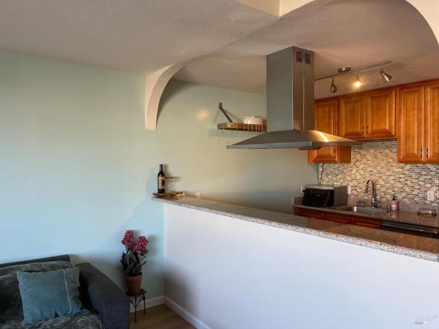 1 Embarcadero W, Unit 355, Oakland, CA 94607 | MLS #326034