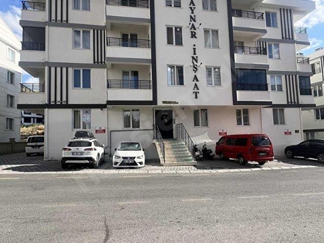 1 EMLAK'da ÜNİVERSİTEYE YÜRÜME MESAFESİNDE SATILIK 2+1 DAİRE