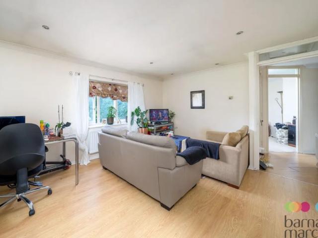 1 Fallowfields Drive, North Finchley
