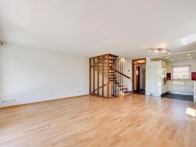 1 Familien Reihen Eckhaus frisch renoviert & teilmodernisiert inklusive Einbauküche & Garage
