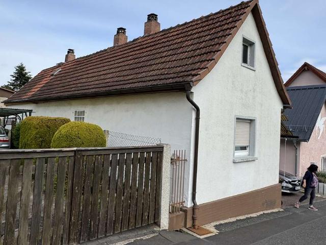 1 FH, noch nicht ganz fertig renoviert, ruhige Lage, keine Durchgangsstraße!