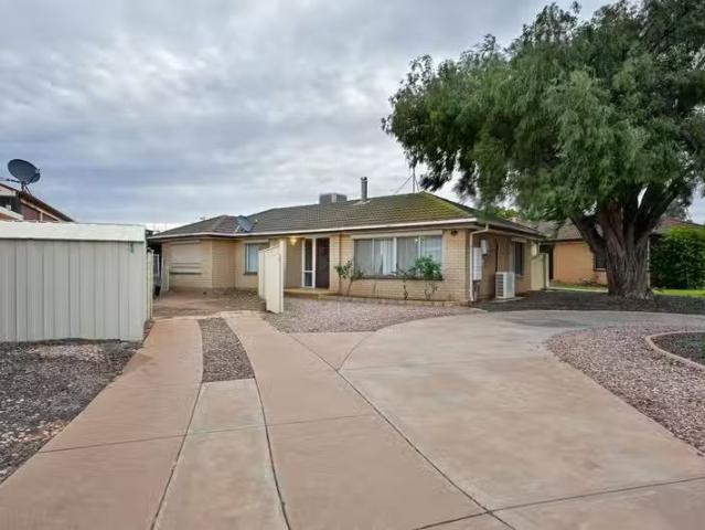 1 Fraser Close, WHYALLA STUART, SA 5608 House for Rent