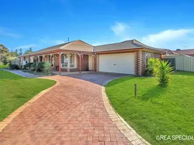 1 Gleneagles Drive, Melton West, VIC 3337