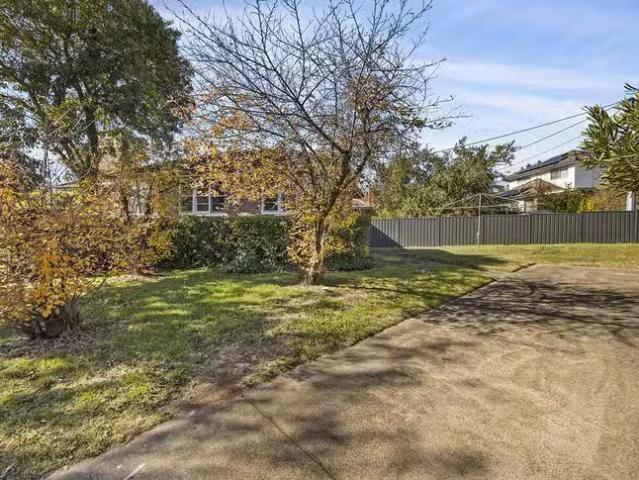 1 Gormanston Crescent, Deakin, ACT 2600