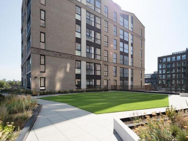 1 Graphite Square, London, SE11 5EE Studio to rent £2,600 pcm £600 pw
